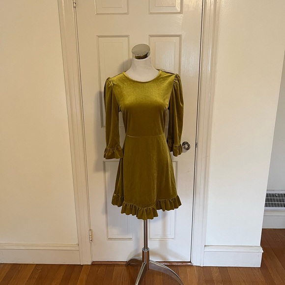 Forever 21 Dresses & Skirts - NWT Forever 21 Jewel Velvet Tone Dress Sz small